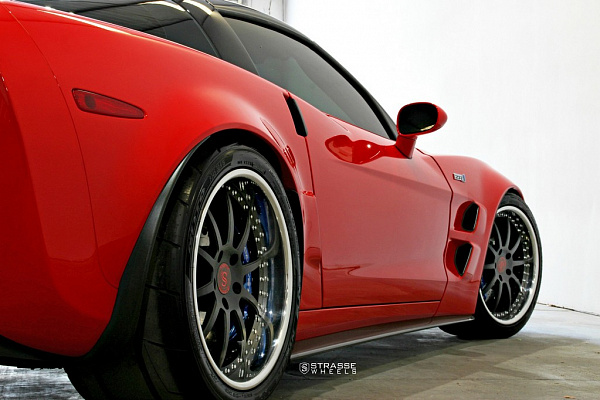 Фото дисков Strasse Wheels R10 Signature Черный сатин на Chevrolet Corvette C6