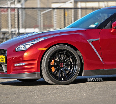 Фото дисков Strasse Wheels R10 Deep Concave FS на Nissan GT-R