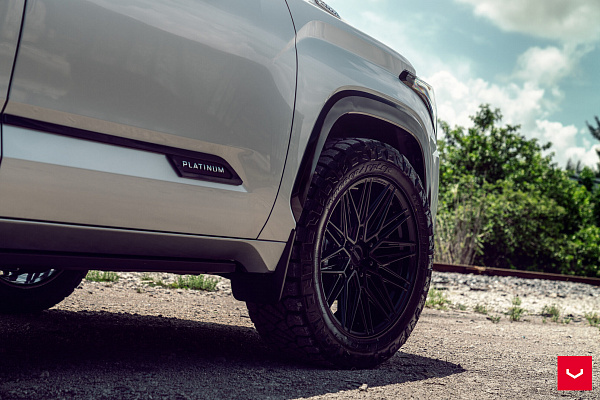 Фото дисков Vossen HF6-5 Черный глянец на Toyota Sequoia III