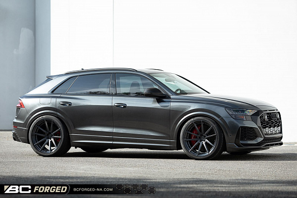 Фото дисков BC Forged HCA191 Сатиновый темный лак на Audi Q8