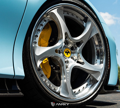 Фото дисков Anrky XR-305 на Ferrari SF90