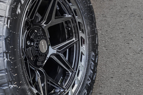 Фото дисков 4PLAY 4P55 Черный глянец на Jeep Wrangler IV (JL)