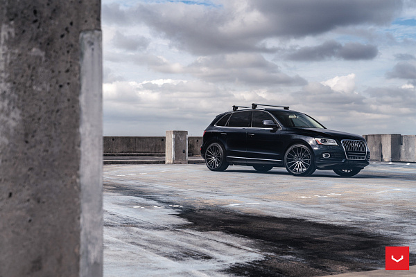 Фото дисков Vossen VFS-2 Глянцевый темный лак на Audi Q5 (8R)
