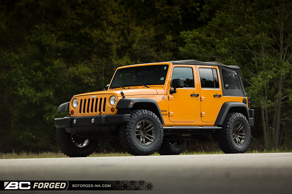 Фото дисков BC Forged RZ01 Глянцевый темный лак на Jeep Wrangler III (JK)
