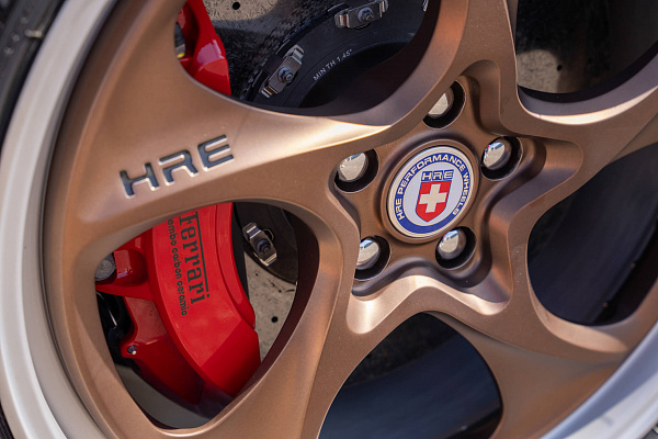 Фото дисков HRE 522 Сатиновая бронза на Ferrari GTC4Lusso