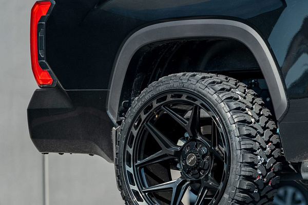 Фото дисков 4PLAY 4P55 Черный глянец на Toyota Tundra III