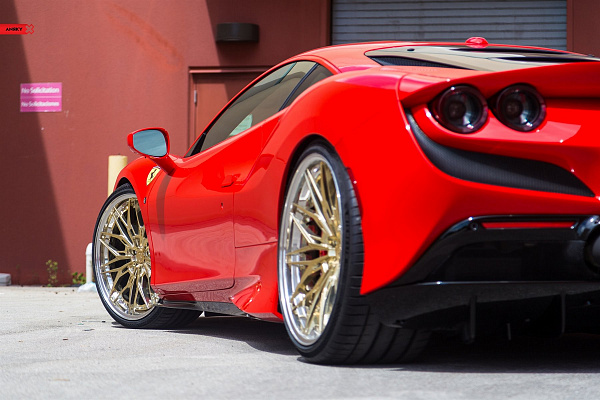 Фото дисков Anrky S3-X1 Глянцевое золото на Ferrari F8