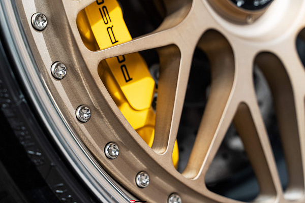 Фото дисков HRE 300 Глянцевая шампань на Porsche 911 VIII