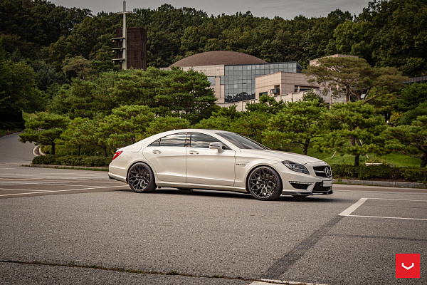 Фото дисков Vossen HF-2 Черный глянец на Mercedes-Benz CLS (C218)
