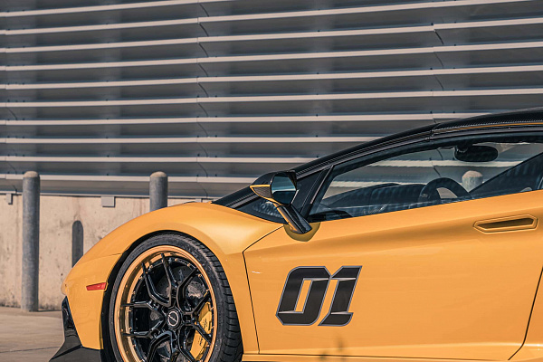 Фото дисков Brixton Forged CM5-R Черный глянец на Lamborghini Aventador
