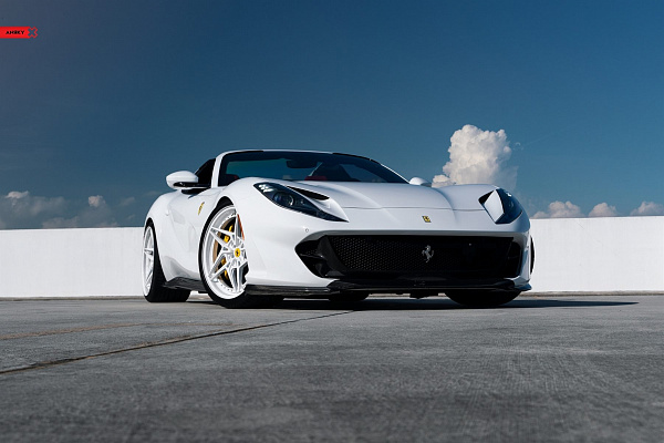 Фото дисков Anrky S3-X3 Белый глянец на Ferrari 812