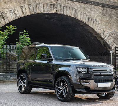 Фото дисков Kahn Type 52 RS на Land Rover Defender II