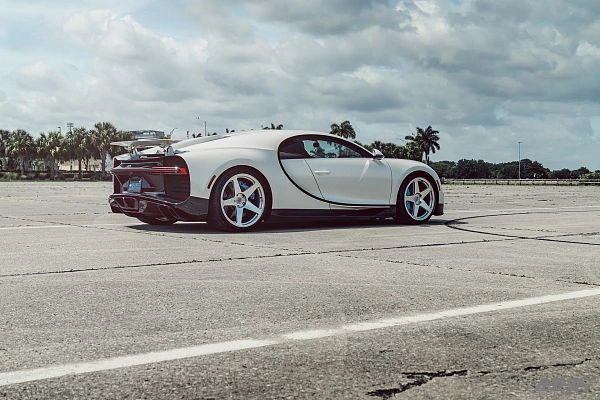 Фото дисков 1886 Wheels S005 Сатиновый лак на Bugatti Chiron