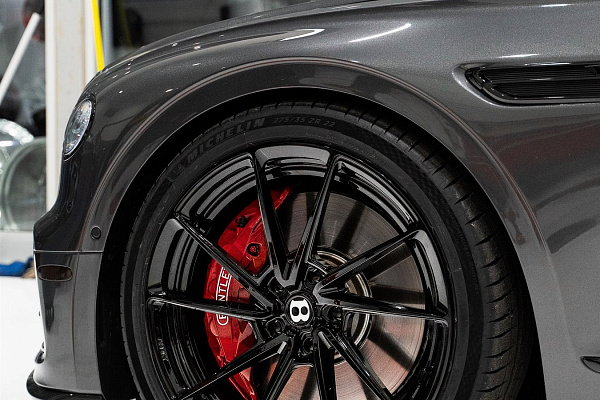 Фото дисков Anrky AN23 Черный глянец на Bentley Flying Spur III