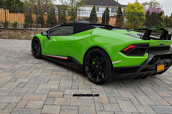 Фото дисков HRE P204 Черный глянец на Lamborghini Huracan
