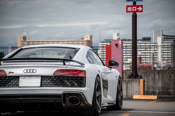 Фото дисков HRE 305M Сатиновый графит на Audi R8 (4S)
