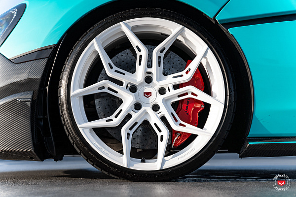 Фото дисков Vossen EVO-3R Белый глянец на McLaren 570S