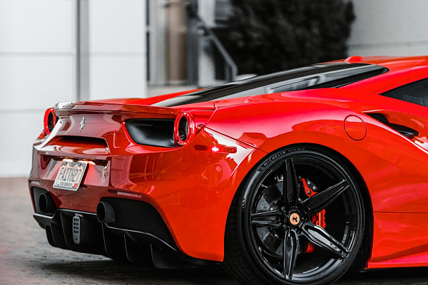 Фото дисков Brixton Forged PF4 Черный глянец на Ferrari 488