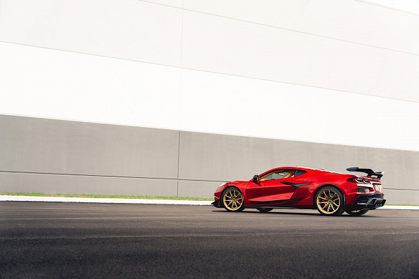Фото дисков Brixton Forged PF11 R / RS Сатиновое золото на Chevrolet Corvette C8