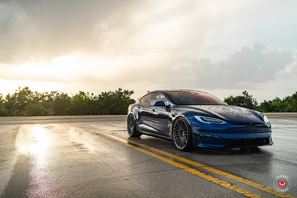 Фото дисков Vossen S17-04 Глянцевый графит на Tesla Model S
