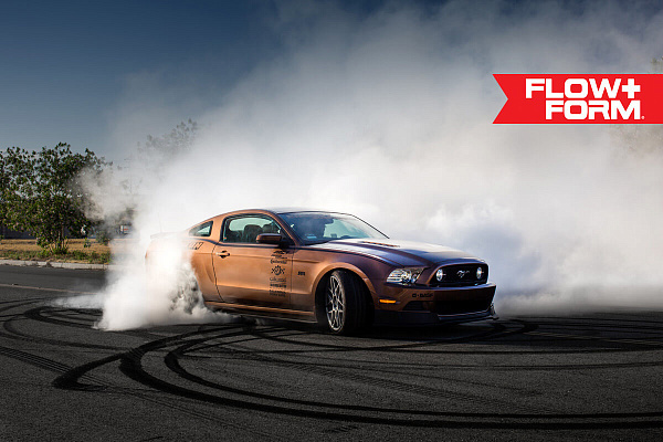 Фото дисков HRE FF01 Глянцевый графит на Ford Mustang V