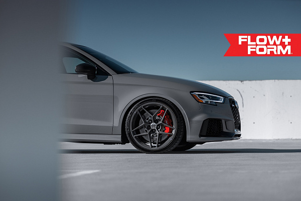 Фото дисков HRE FF11 Глянцевый графит на Audi A/S/RS 3 (8V)