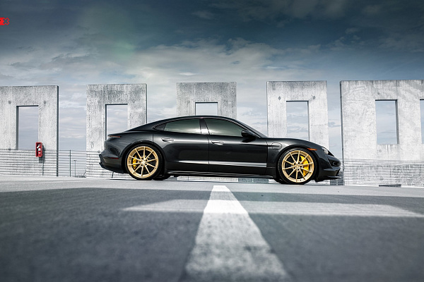 Фото дисков Anrky AN28 Глянцевое золото на Porsche Taycan I