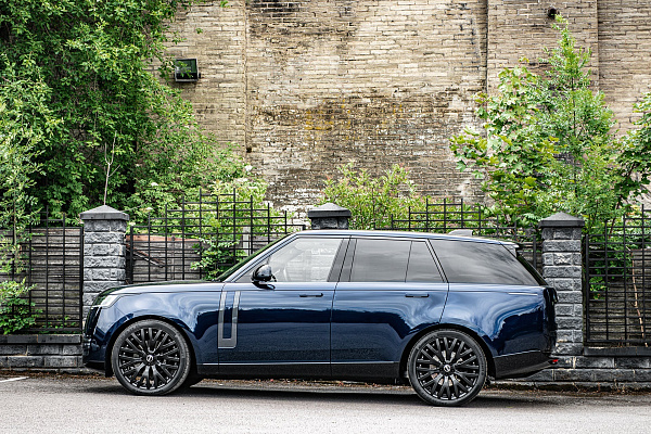 Фото дисков Kahn RS-2 Черный сатин на Range Rover V