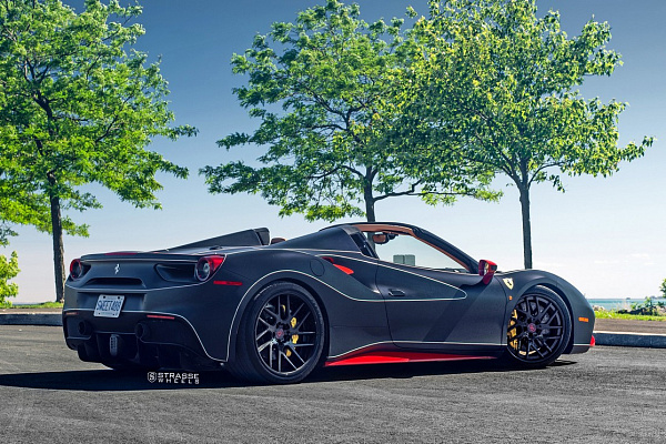 Фото дисков Strasse Wheels SM7T Deep Concave Другой цвет на Ferrari 488