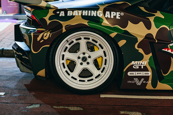 Фото дисков Brixton Forged TR05 AERO1 Белый глянец на Lamborghini Huracan