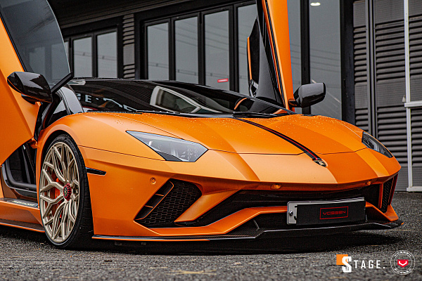Фото дисков Vossen S17-01 Глянцевая шампань на Lamborghini Aventador