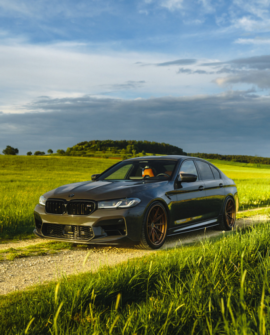 Фото дисков R11-R Сатиновое темное золото на BMW 5/M5 (G30/F90)