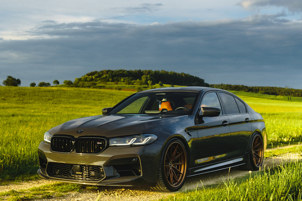 Фото дисков Brixton Forged R11-R Сатиновое темное золото на BMW 5/M5 (G30/F90)