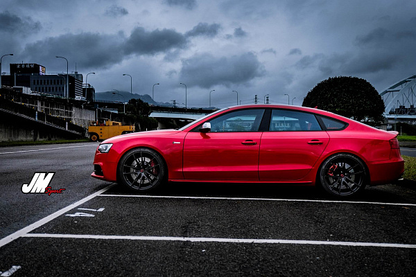 Фото дисков HRE P104 Черный сатин на Audi A/S/RS 5 (8T)