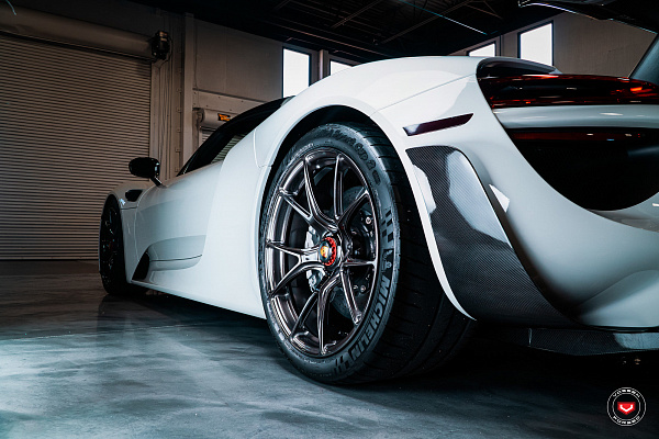 Фото дисков Vossen RS74 Черный глянец на Porsche 918 Spyder
