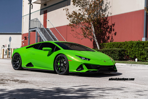 Фото дисков HRE R101 Lightweight Черный глянец на Lamborghini Huracan