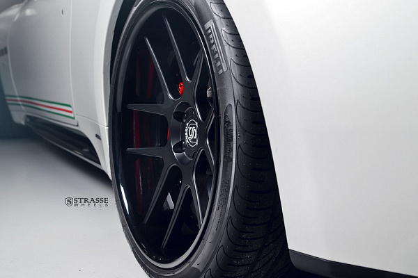 Фото дисков Strasse Wheels SM5 Deep Concave Черный сатин на Maserati GranTurismo I