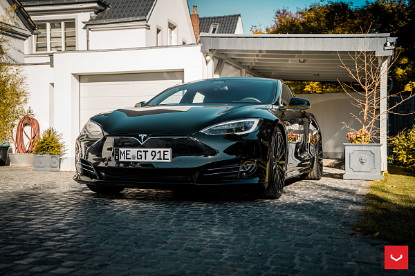 Фото дисков Vossen VFS-2 Глянцевый темный лак на Tesla Model S