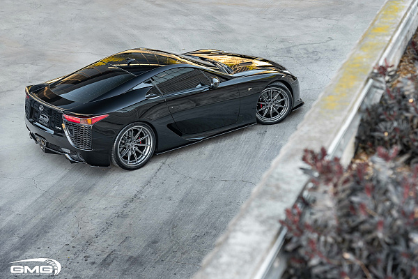 Фото дисков Brixton Forged R11-R Глянцевый графит на Lexus LFA