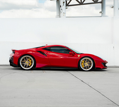 Фото дисков HRE S101SC на Ferrari 488