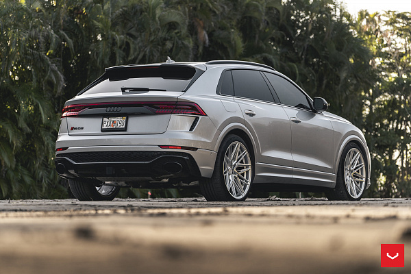 Фото дисков Vossen HF-7 Серебро на Audi Q8