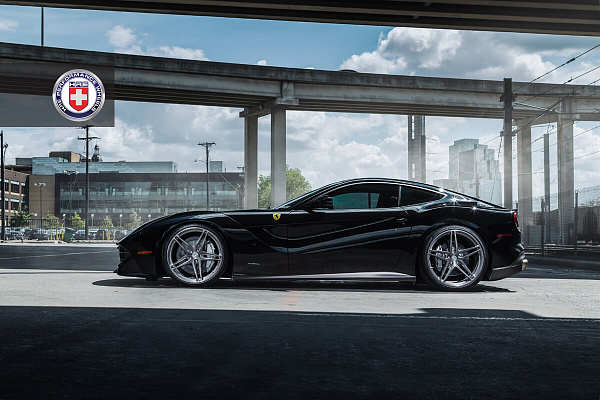 Фото дисков HRE P107 Глянцевый темный лак на Ferrari F12