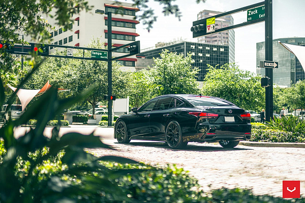 Фото дисков Vossen HF-2 Черный глянец на  Lexus LS V