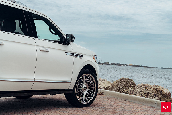 Фото дисков Vossen HF-8 Глянцевый лак на Lincoln Navigator IV