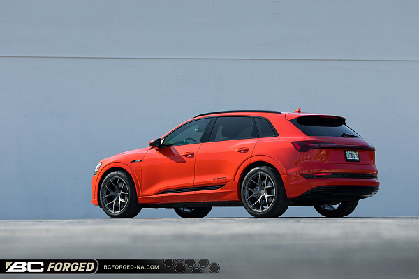 Фото дисков BC Forged RZ21 Глянцевый графит на Audi E-tron