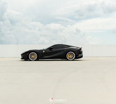 Фото дисков Anrky S3-X4 на Ferrari 812