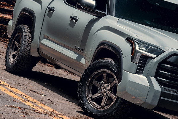 Фото дисков 4PLAY 4PS63 Глянцевая темная бронза на Toyota Tundra III