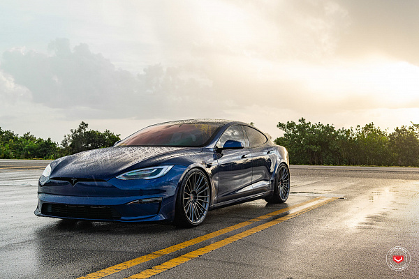Фото дисков Vossen S17-04 Глянцевый графит на Tesla Model S