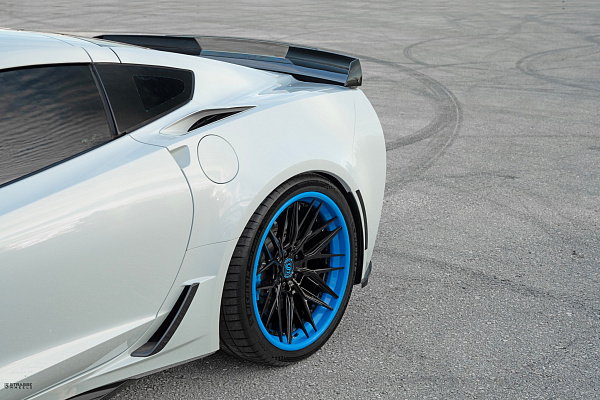 Фото дисков Strasse Wheels SV10M-RS Deep Concave FS Другой цвет на Chevrolet Corvette C7