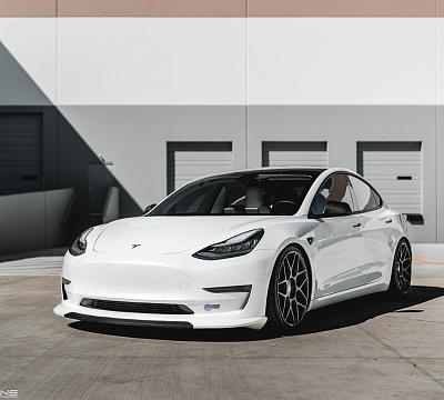 Фото дисков HRE FF01 на Tesla Model 3